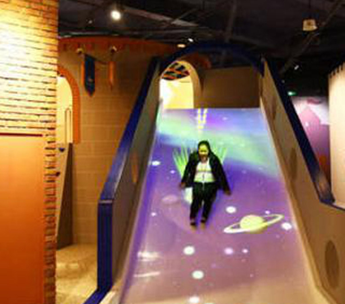 乐山市展览展示互动投影滑梯